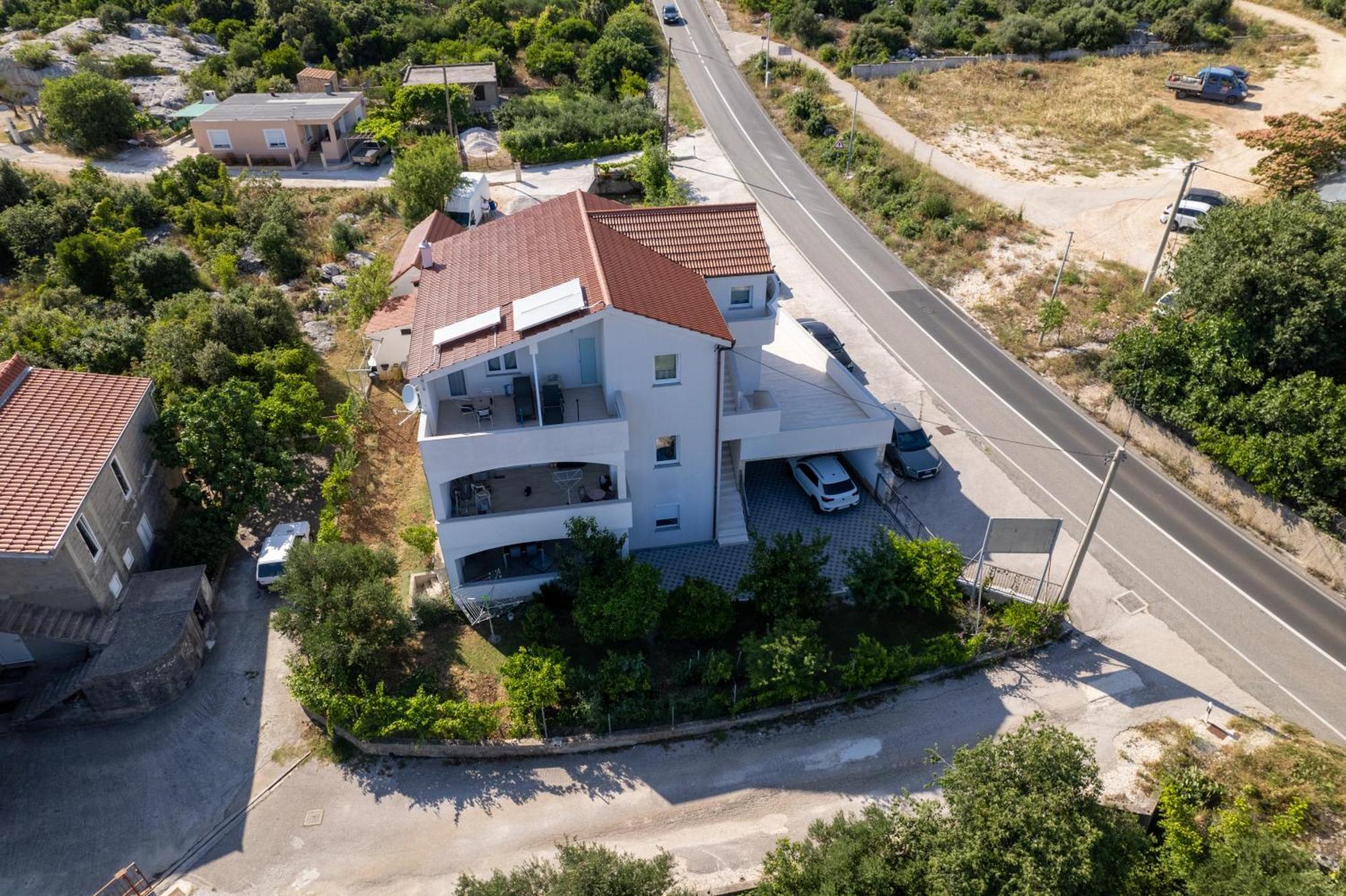 Apartmani Livaja Plano エクステリア 写真