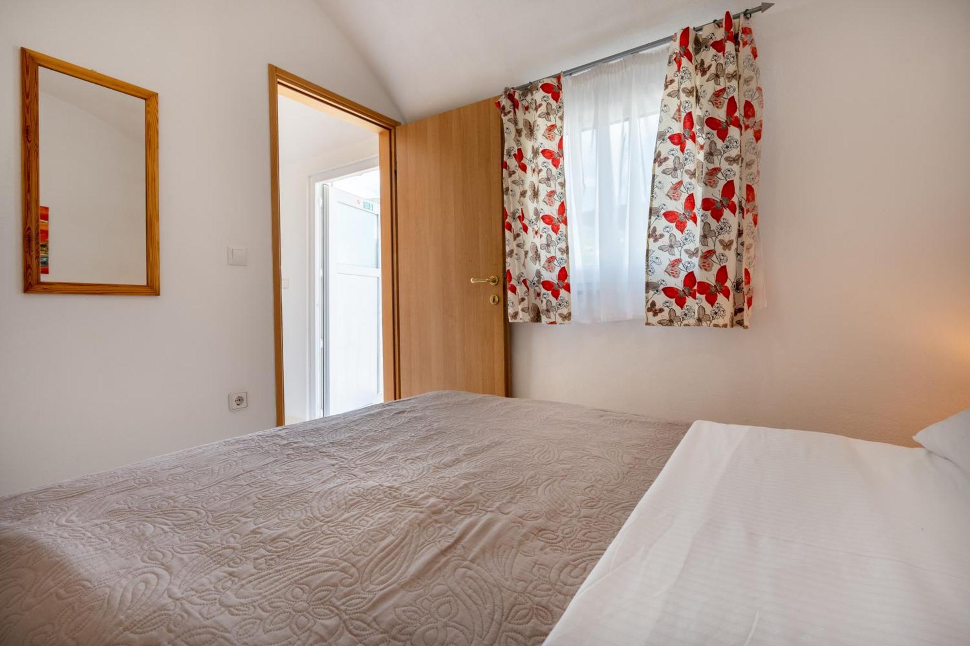 Apartmani Livaja Plano エクステリア 写真